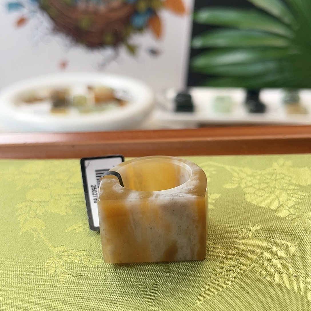 未镶嵌戒指和田玉c30 牛轧糖马鞍17.3买断不退换