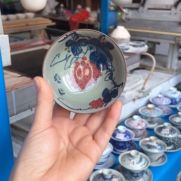 青花釉下彩杯子哈