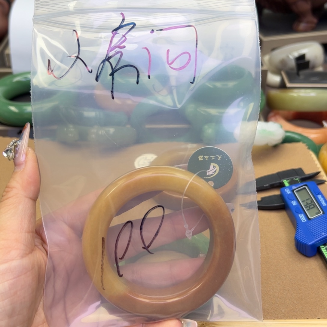 未镶嵌手镯石英岩玉金****间