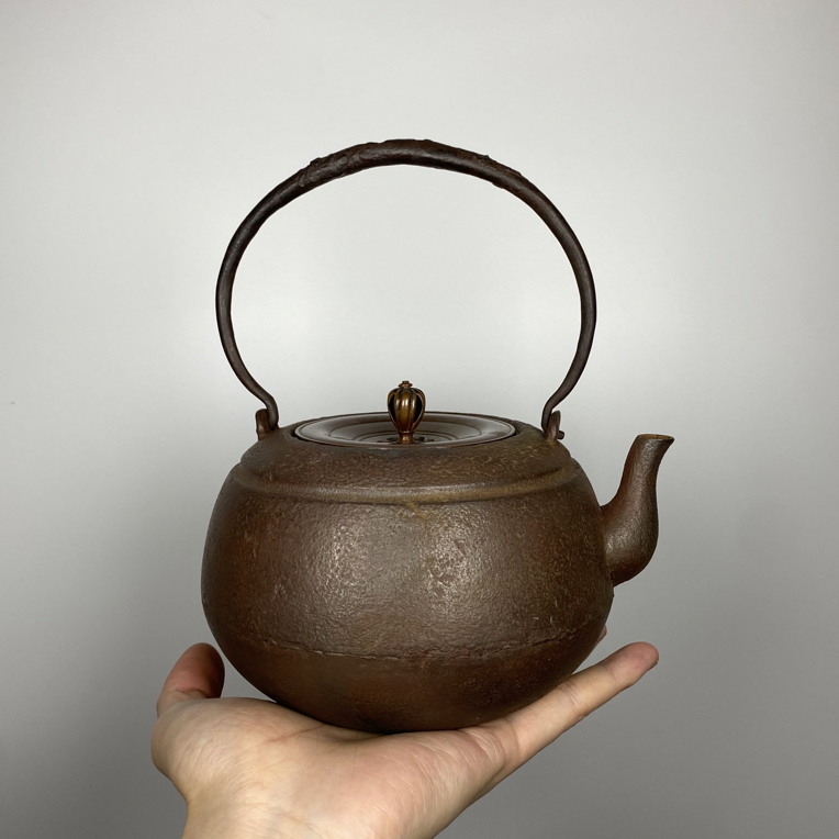 砂铸铁壶日本进口手工烧水壶 畠春斋斋主作 宝珠形虫食把 1300cc