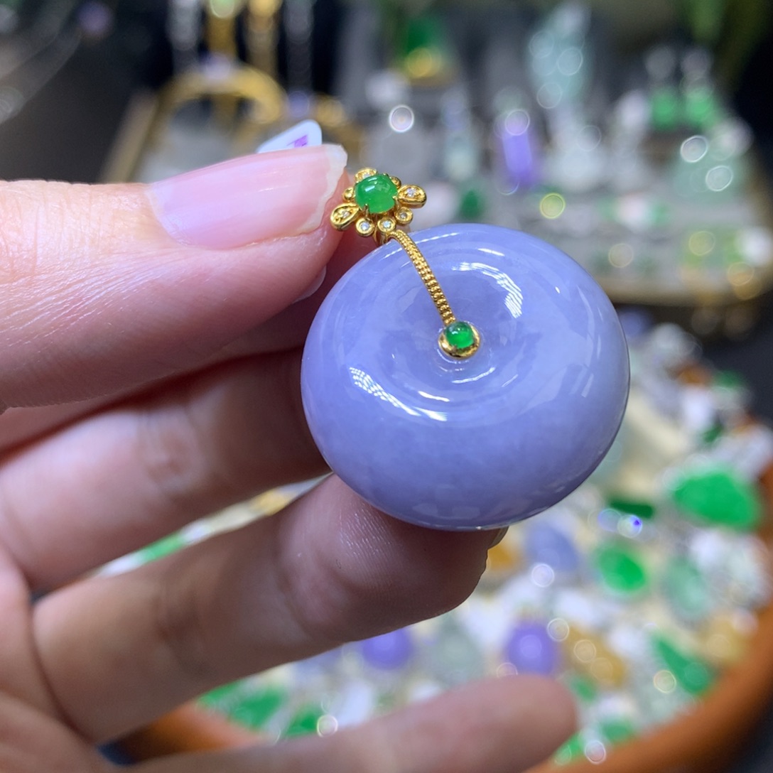 颈饰18K金镶嵌翡翠