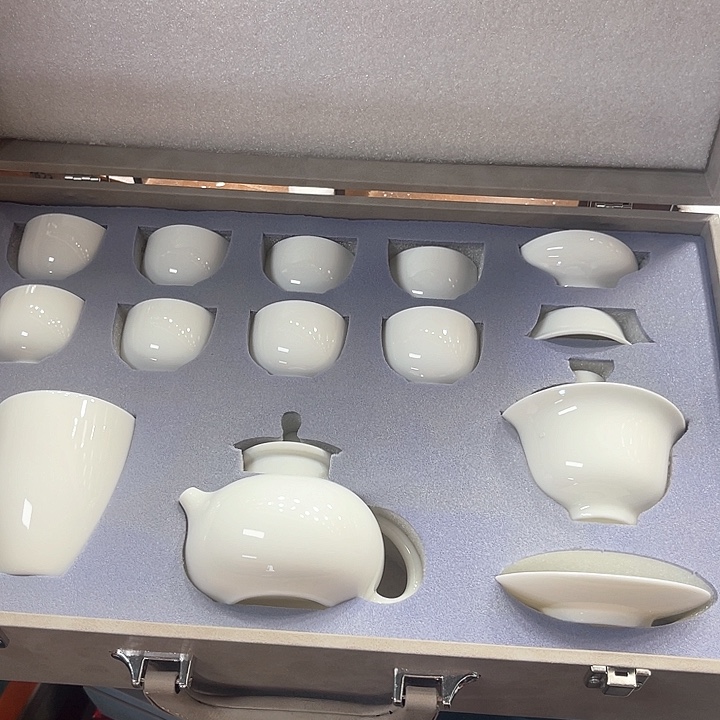 孤品茶具套装等。         