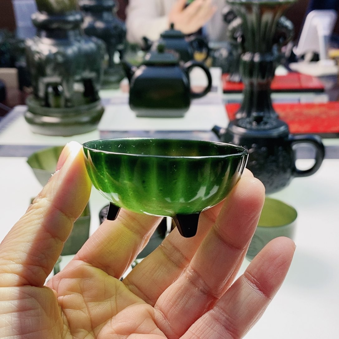 和田玉（青玉）摆件未镶嵌是**呀