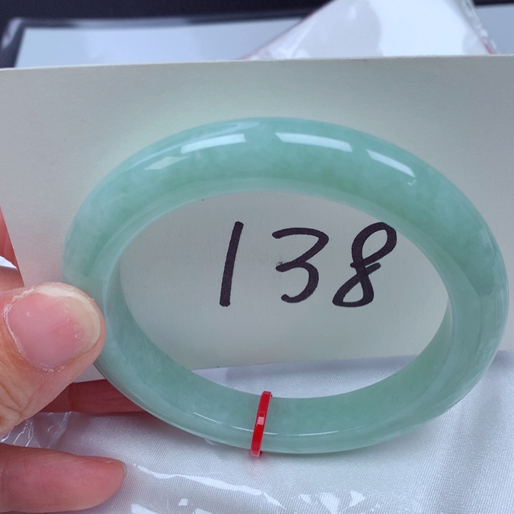 翡翠手镯未镶嵌翡翠