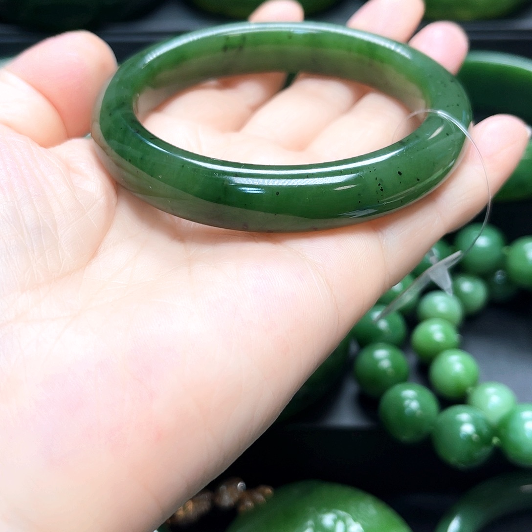 和田玉（碧玉）未镶嵌手镯