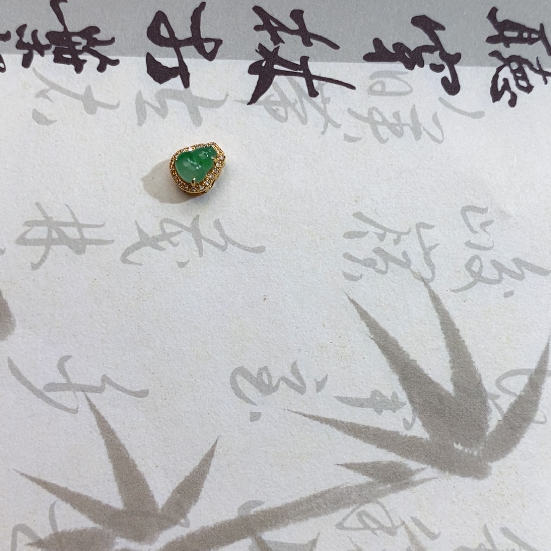 n***a颈饰18K金镶嵌翡翠翡翠
