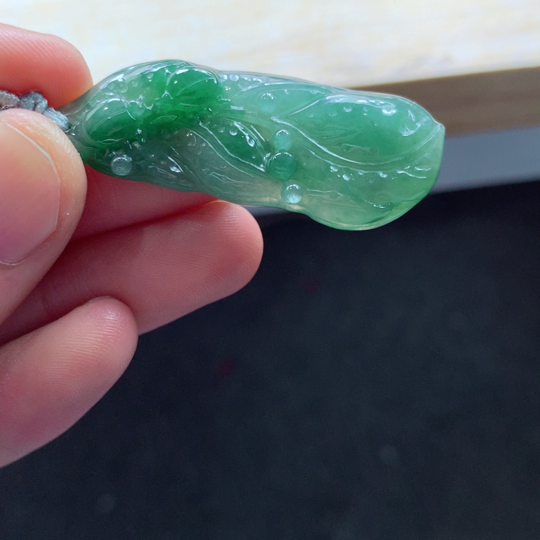 翡翠颈饰未镶嵌吊坠