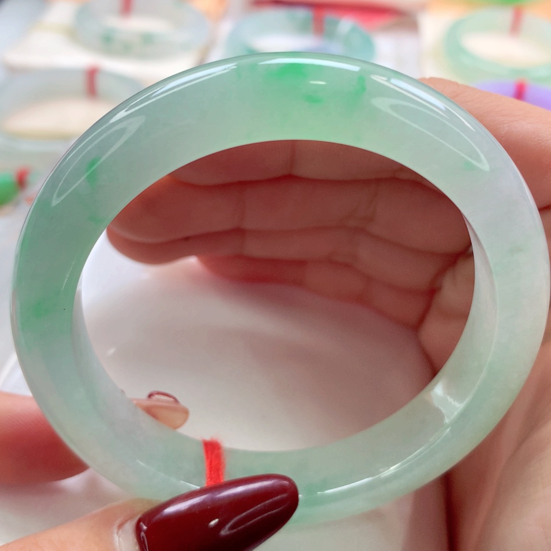 翡翠手镯未镶嵌师妹