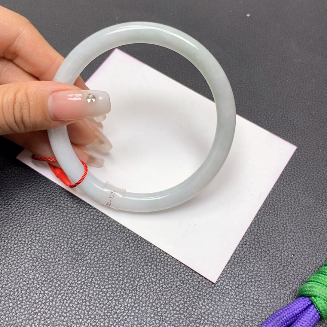 翡翠手镯未镶嵌60圈口