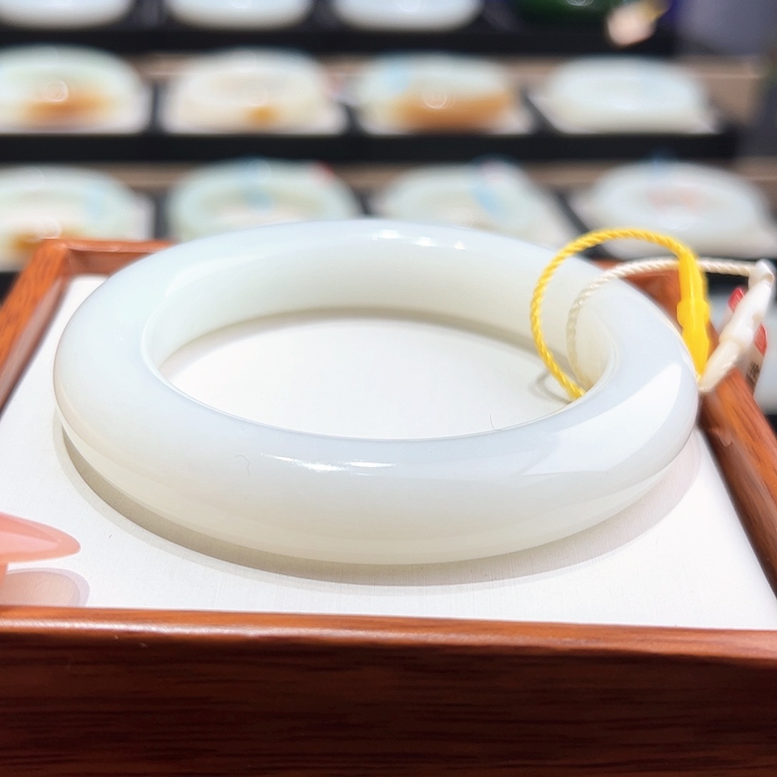 未镶嵌手镯和田玉都**见