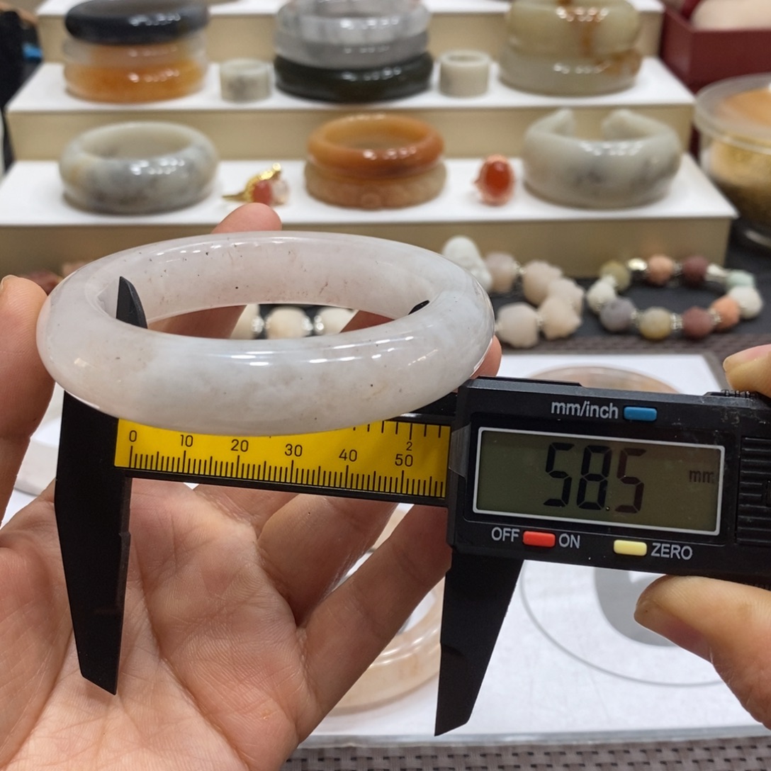 石英质玉未镶嵌手镯