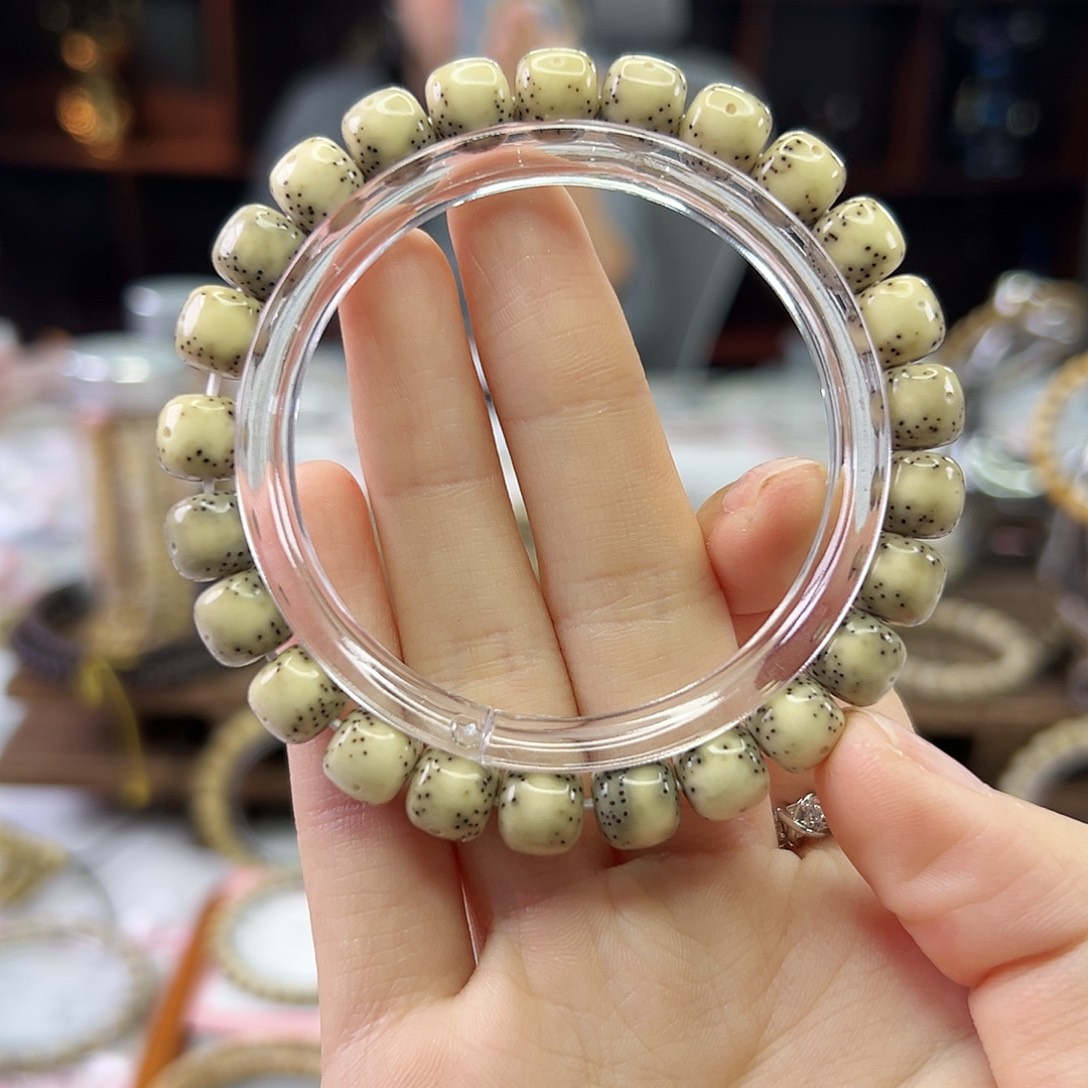 星月菩提吊坠Ll.9x8绿包白 星点规整 油性大