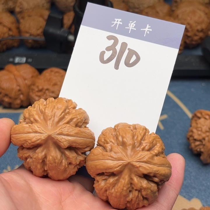 文玩核桃吊坠霸王龙 40全品 310