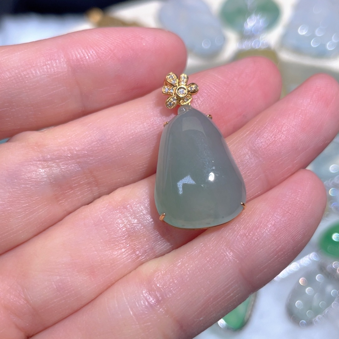 翡翠颈饰18K金镶嵌翡翠