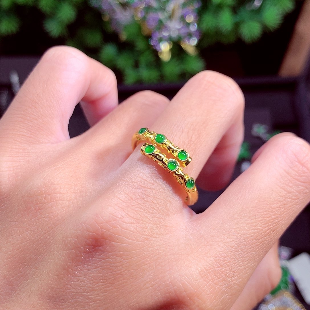 颈饰未镶嵌翡翠天然