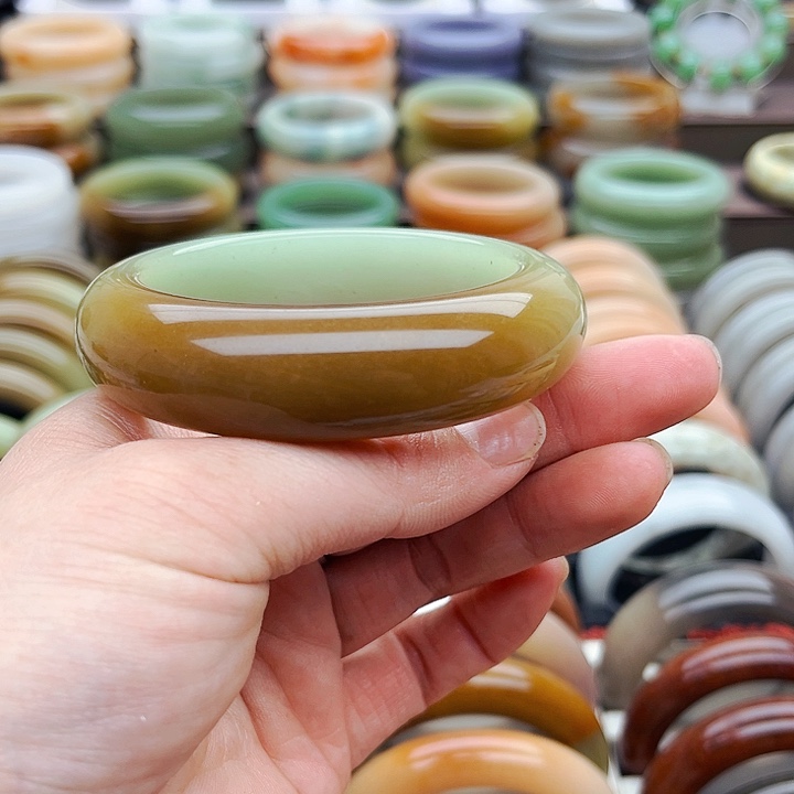 未镶嵌手镯（圆镯）石英质玉·**凡