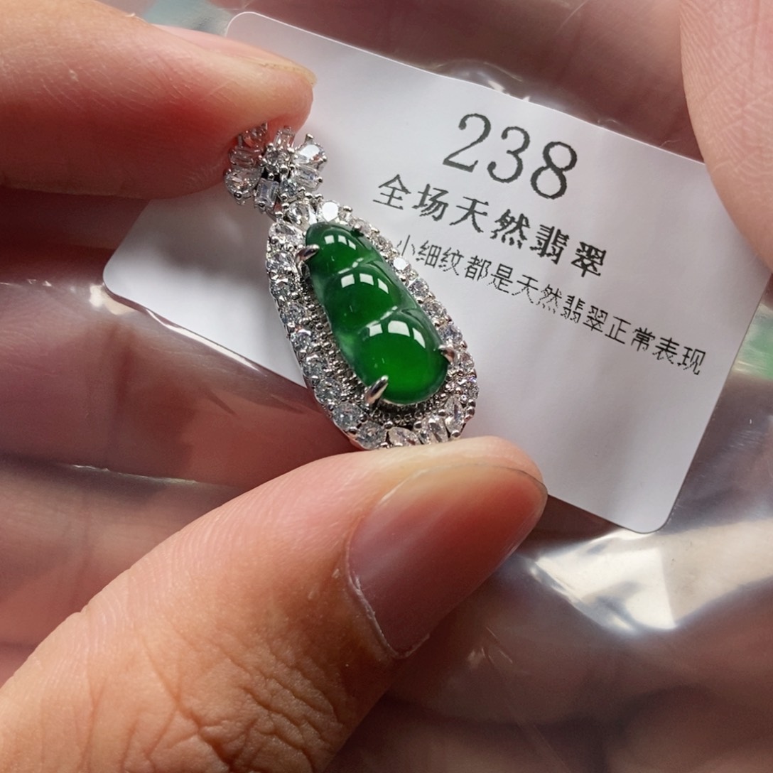 【闪购商品】翡翠未镶嵌颈饰