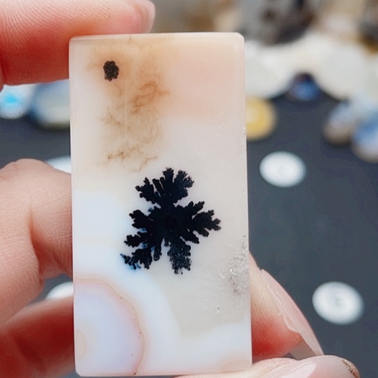 未镶嵌玛瑙/玉髓珠宝奇石