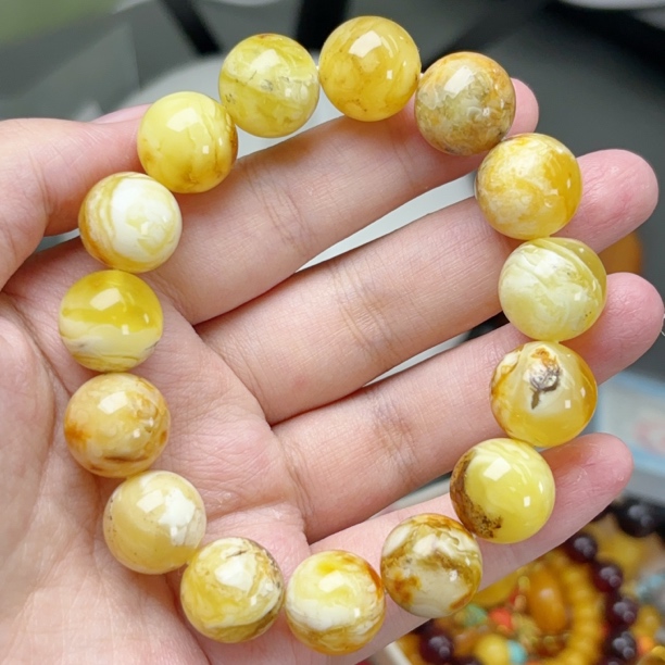 妖孽白花沁色特色15mm瑕疵蜜蜡圆珠手串（742号）