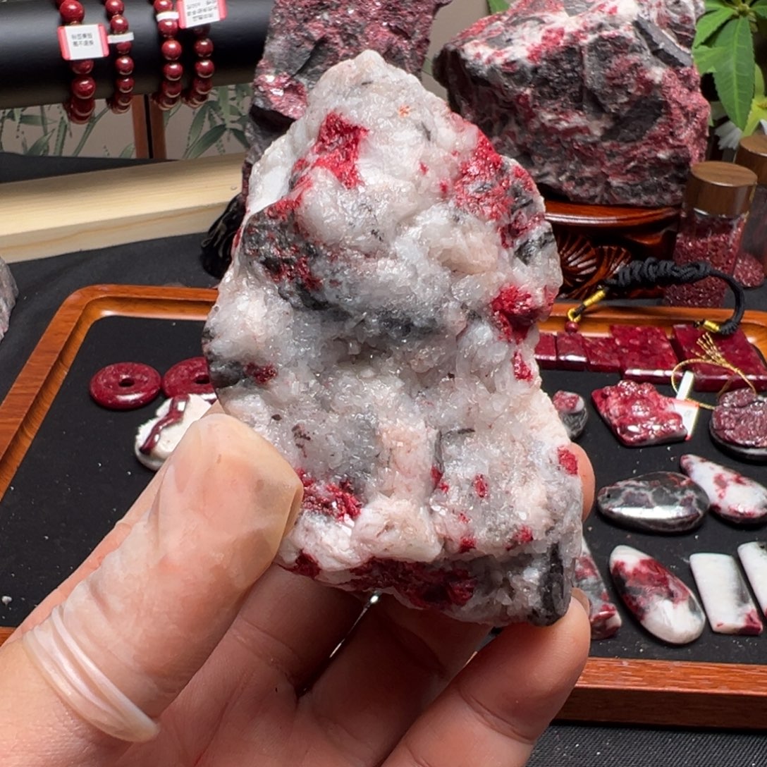 晨***光天然辰砂天然朱砂原石毛料