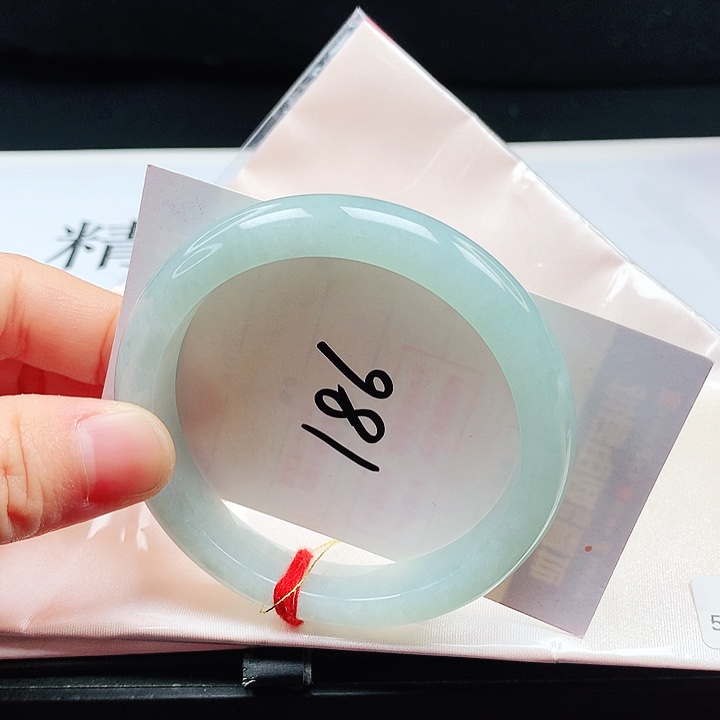 翡翠手镯未镶嵌58圈口