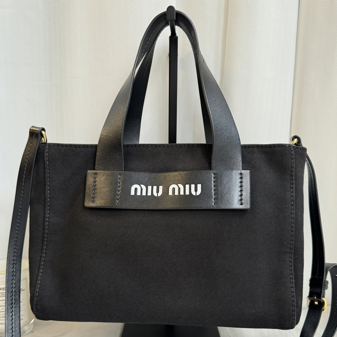 99新 MIU MIU/缪缪 黑色mini沙滩包托特包手提单肩斜挎包