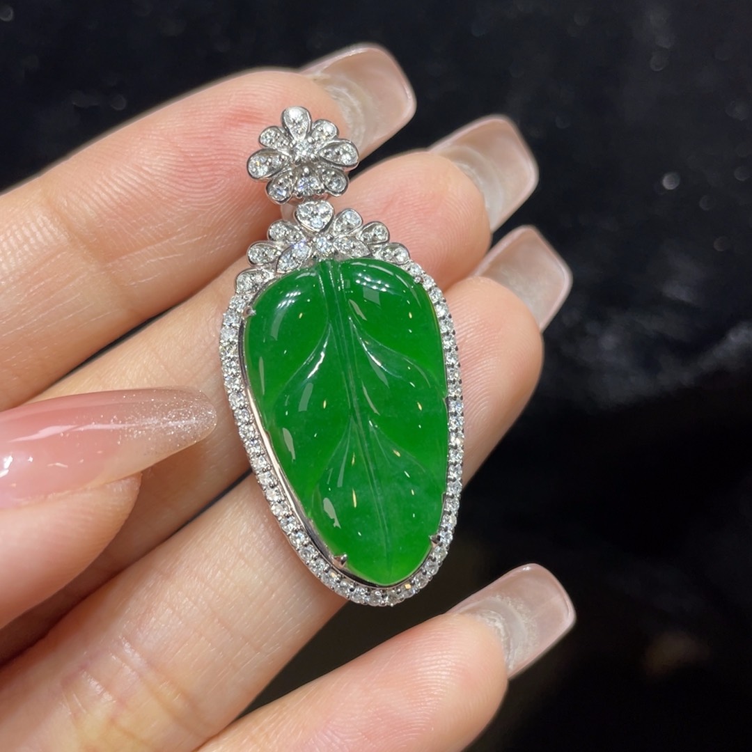 翡翠颈饰18K金镶嵌天然缅甸翡翠