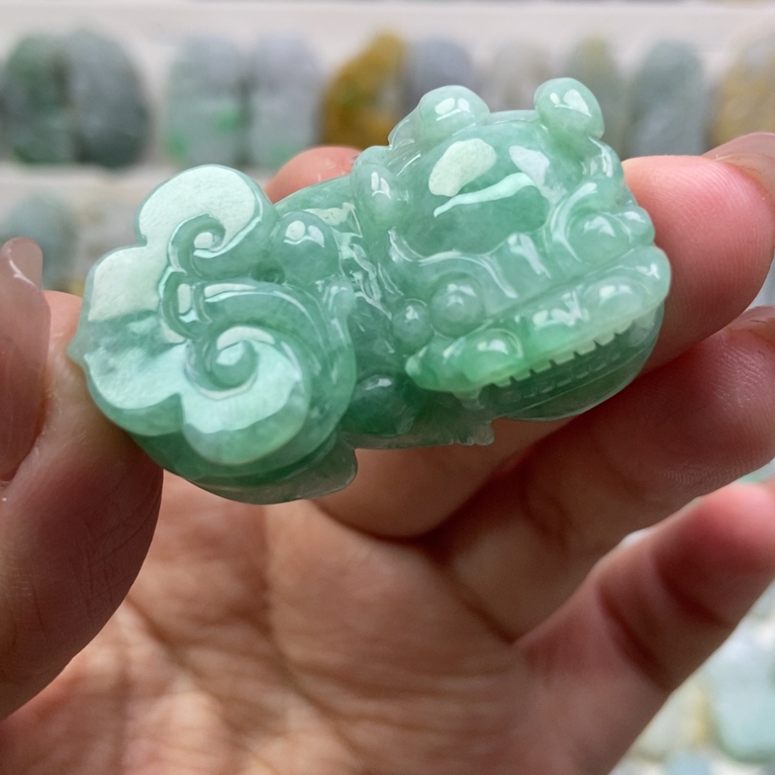 翡翠吊坠(赠链)未镶嵌