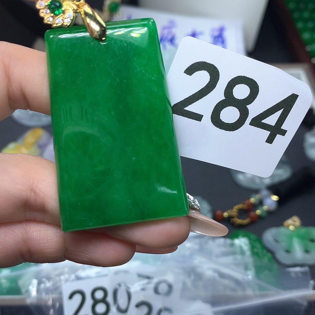 翡翠颈饰未镶嵌翡翠