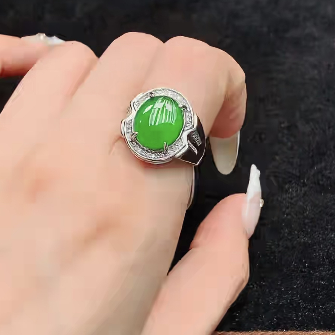 天然翡翠A货满绿蛋面戒指