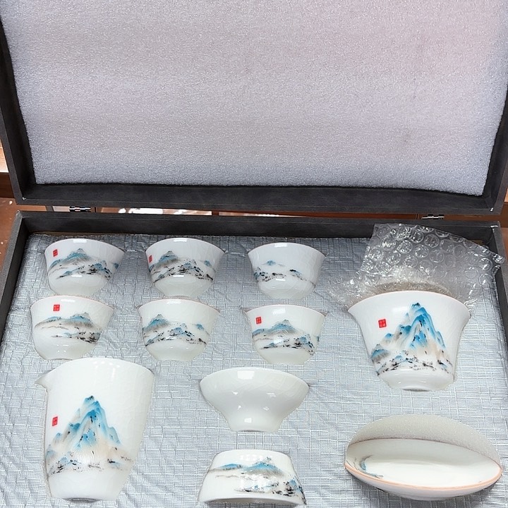 孤品茶具套装等。          