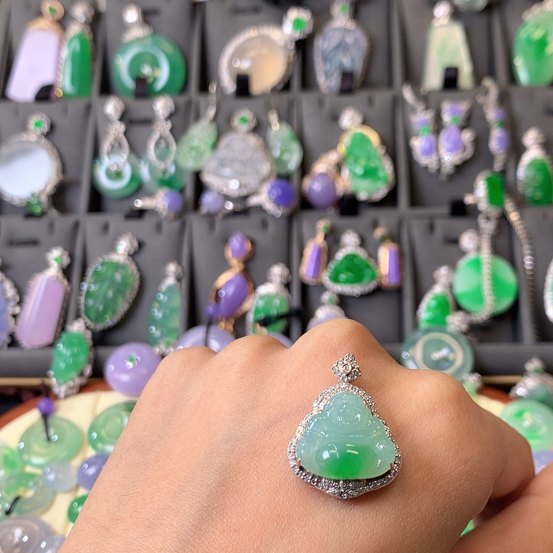 翡翠颈饰18K金镶嵌吊坠