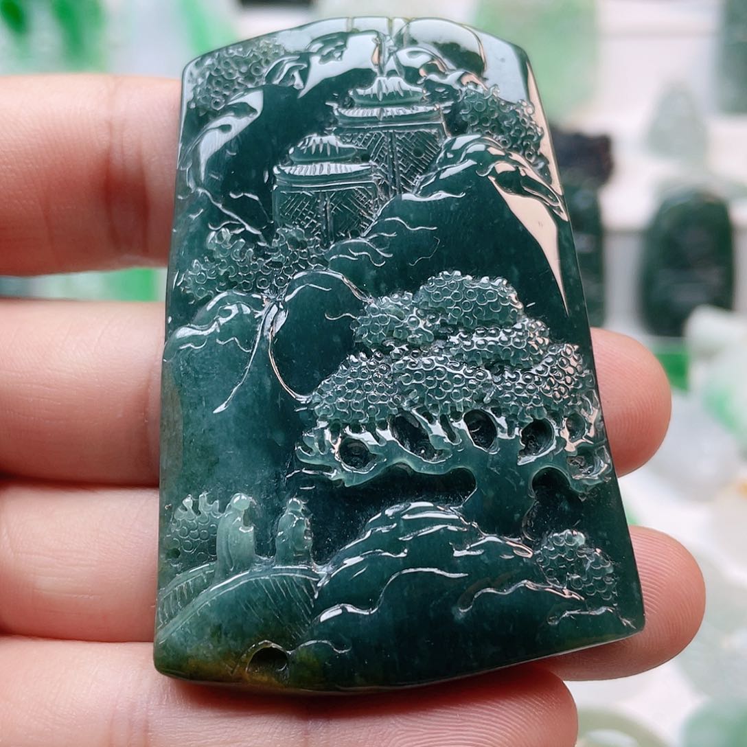 翡翠颈饰未镶嵌山水