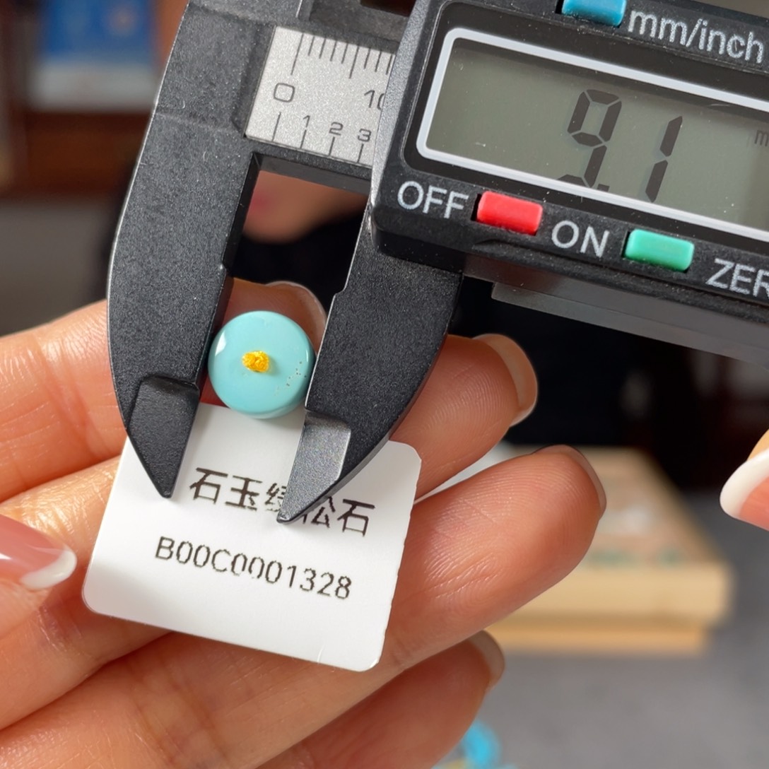 绿松石未镶嵌颈饰