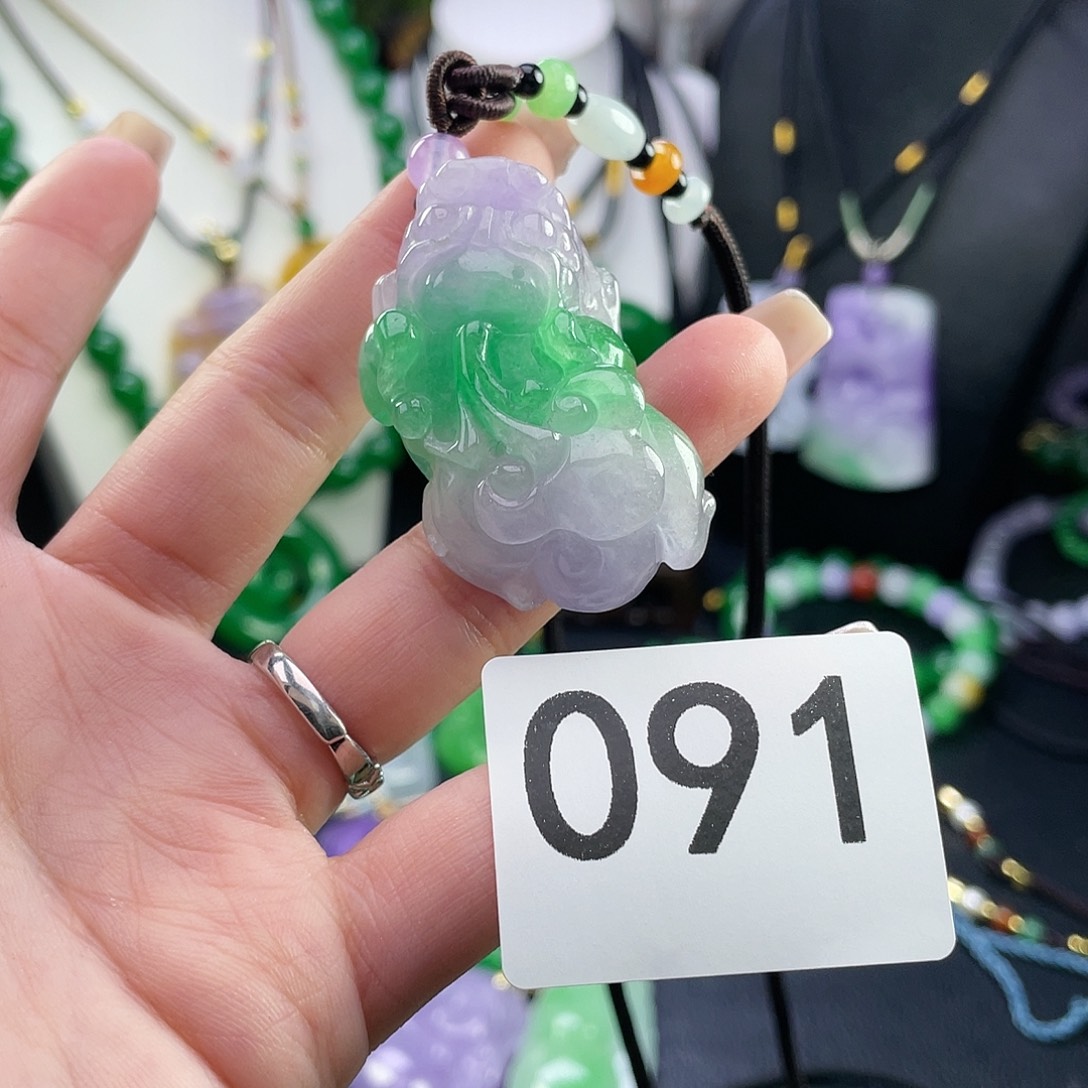 翡翠未镶嵌吊坠(赠链)