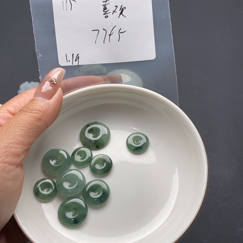 【闪购商品】翡翠颈饰未镶嵌喜****人