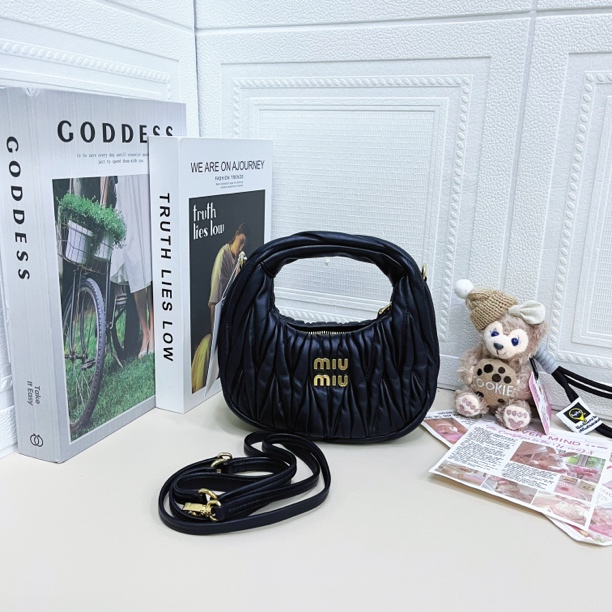 95新 MIU MIU/缪缪 黑金褶皱手提腋下单肩包