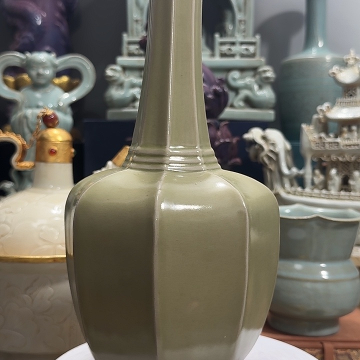 瓷片越窑蜜色瓷八棱瓶