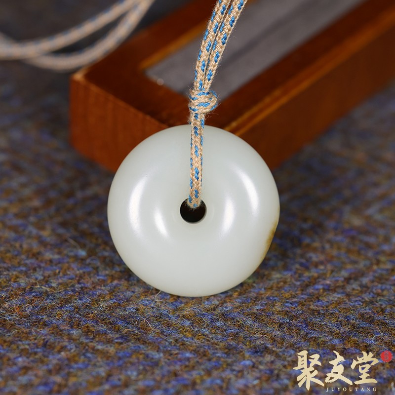 W76聚友堂玉雕20.3克新疆和田玉籽料白玉平安扣秋梨皮面包圈挂件