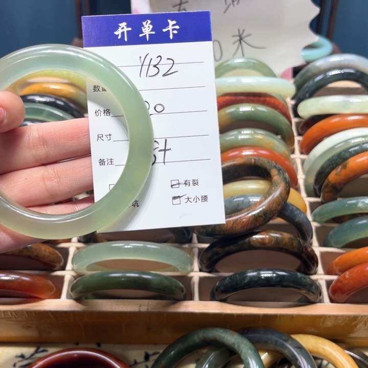 蛇纹石玉手镯未镶嵌l**y