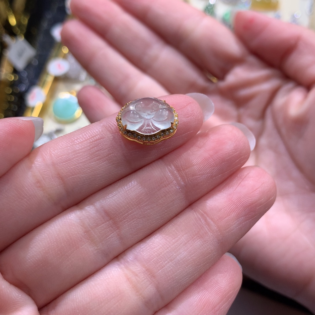 J***a翡翠18K金镶嵌颈饰翡翠