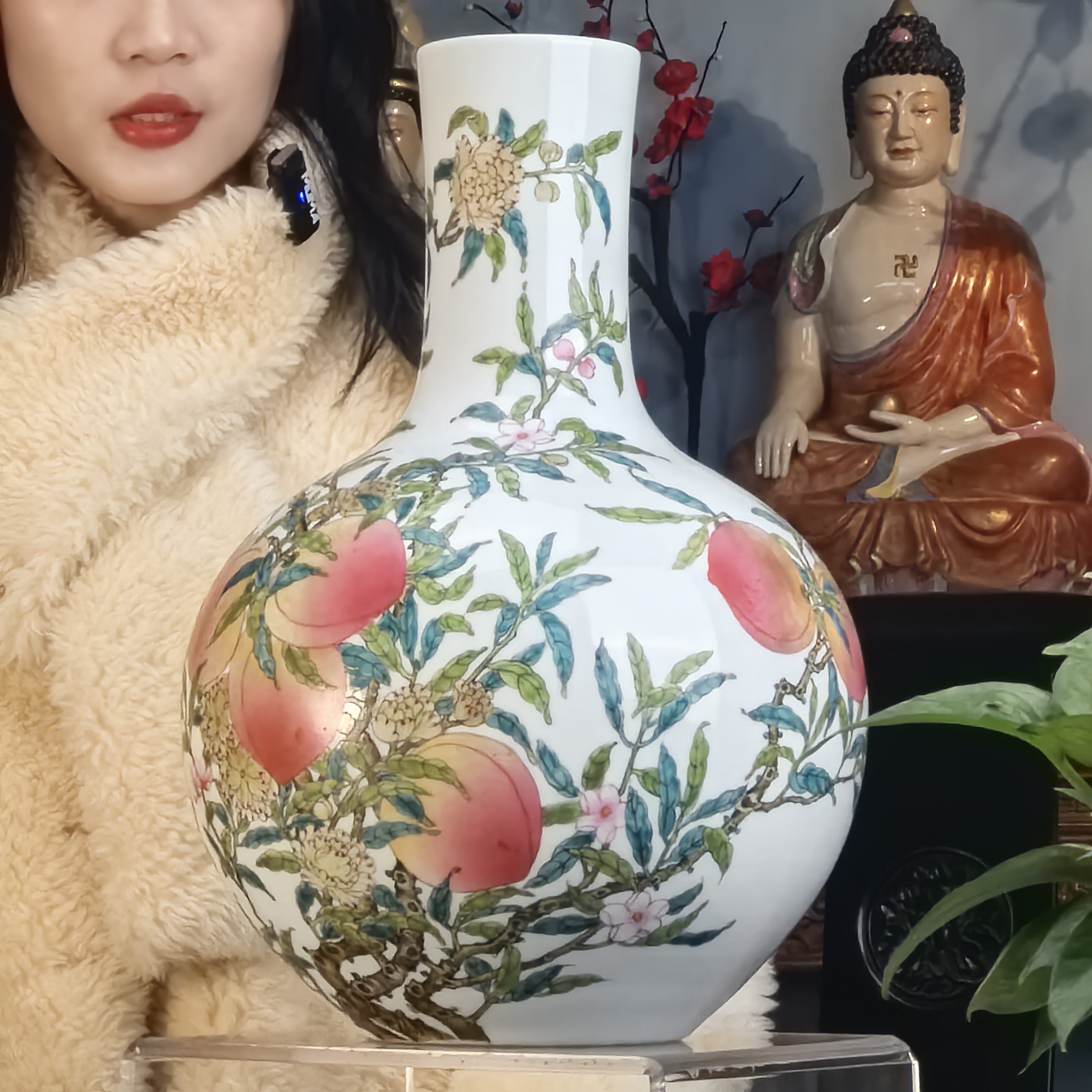 清 粉彩寿桃蝠纹天球瓶