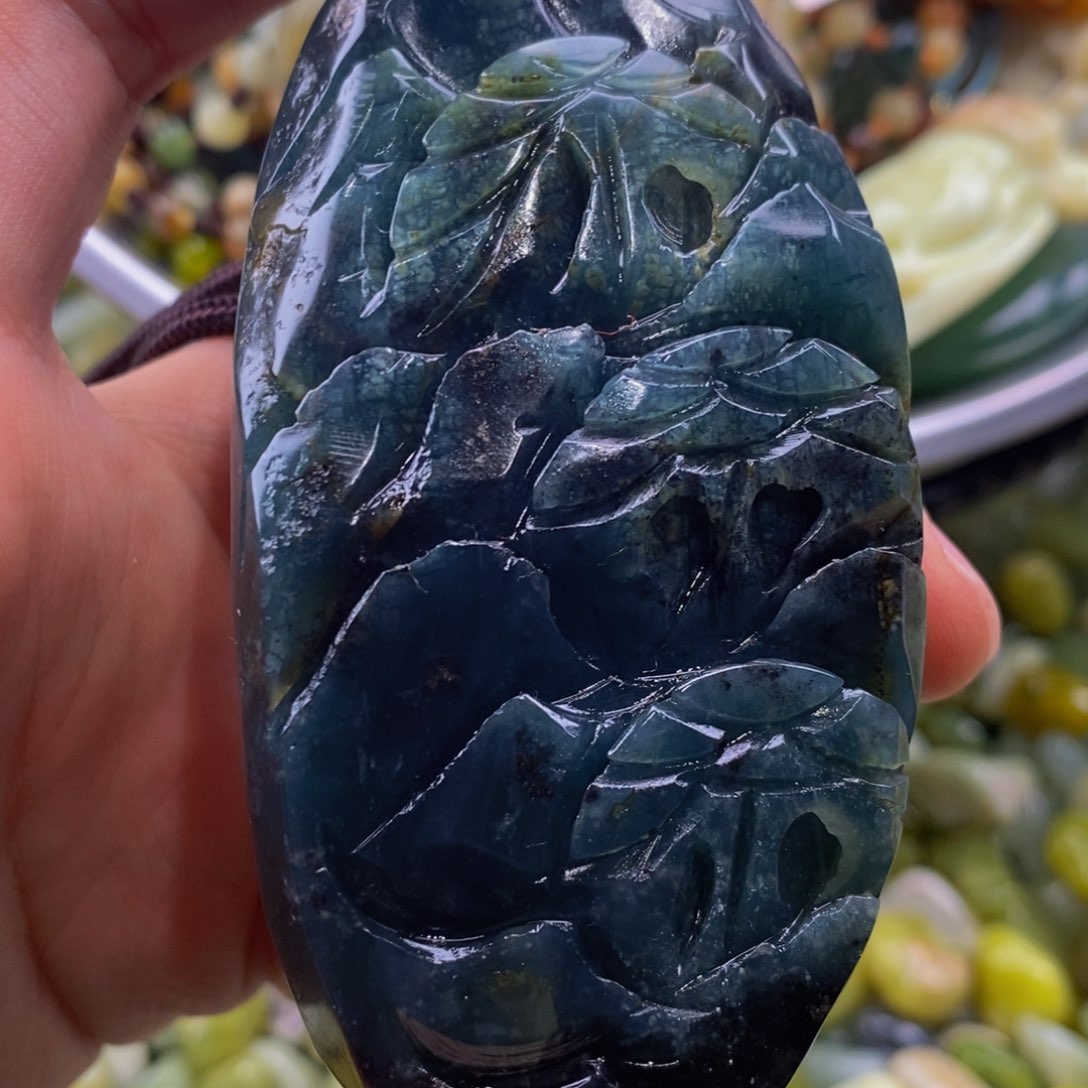 蛇纹石玉吊坠未镶嵌