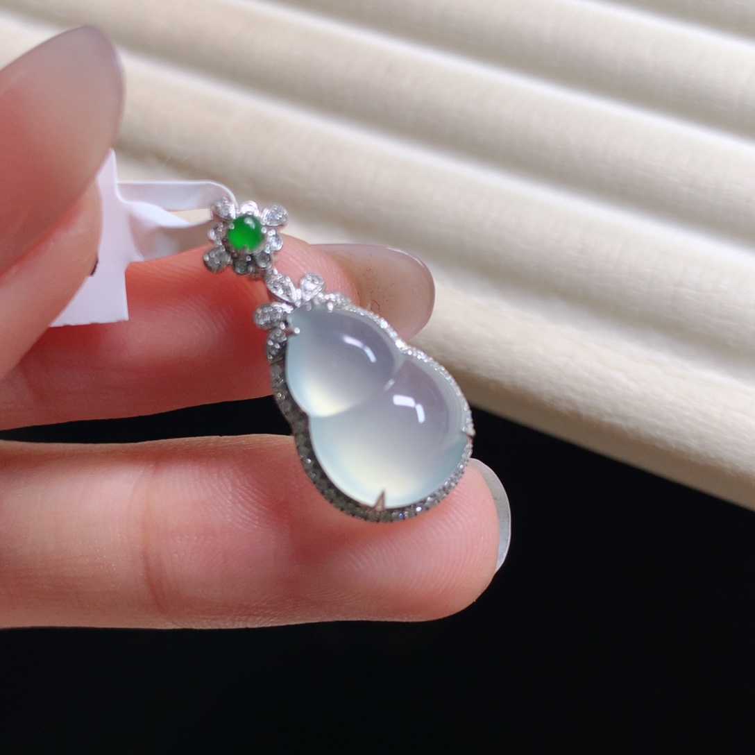 翡翠颈饰18K金镶嵌葫芦