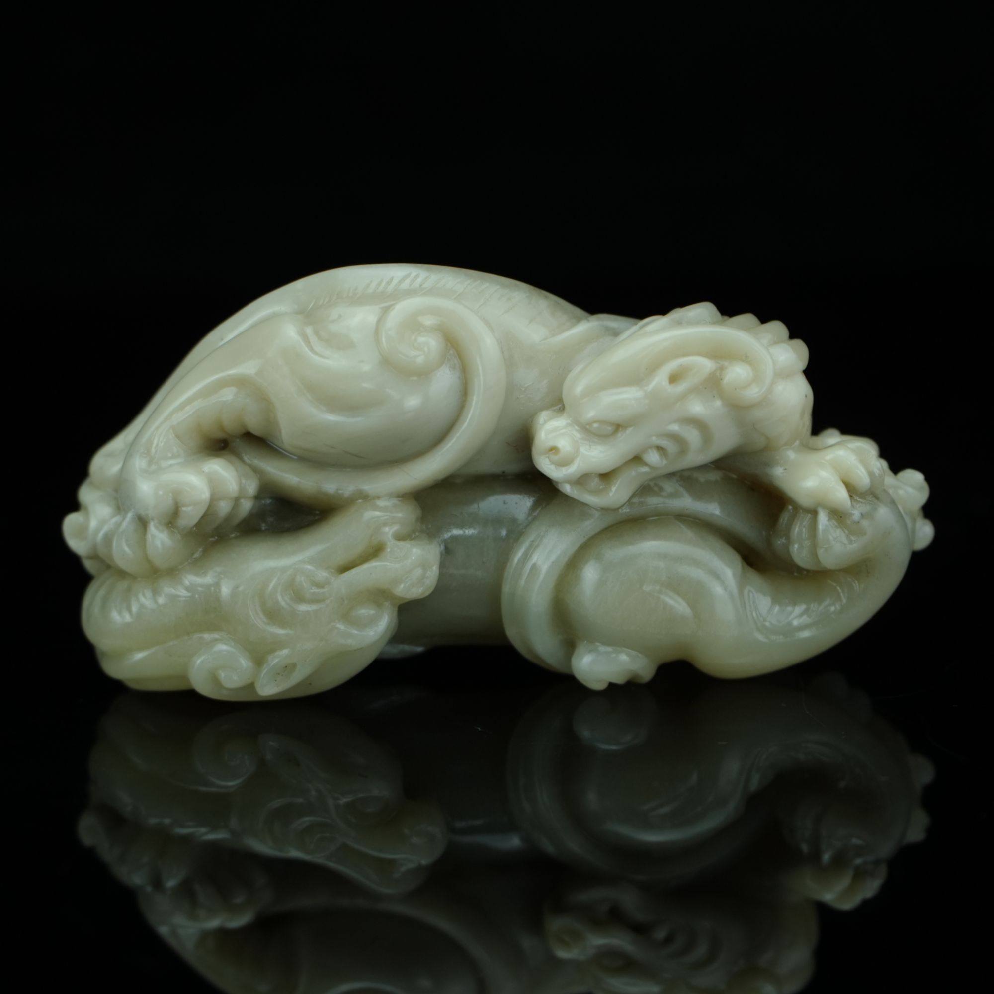 寿山石 杜陵石螭虎把件  /盛和 SHW40327 118.779g