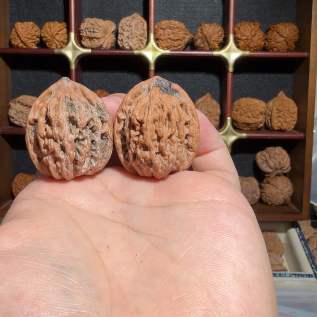 帅***狗文玩核桃吊坠33虎头全品无修尖