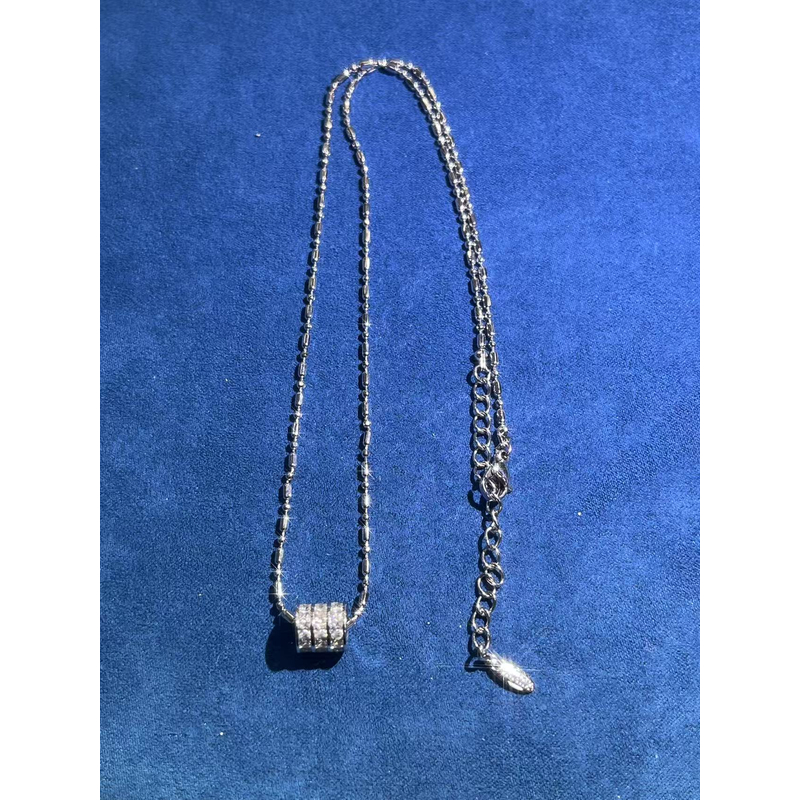 a653白色小蛮腰吊坠项链多样性发货