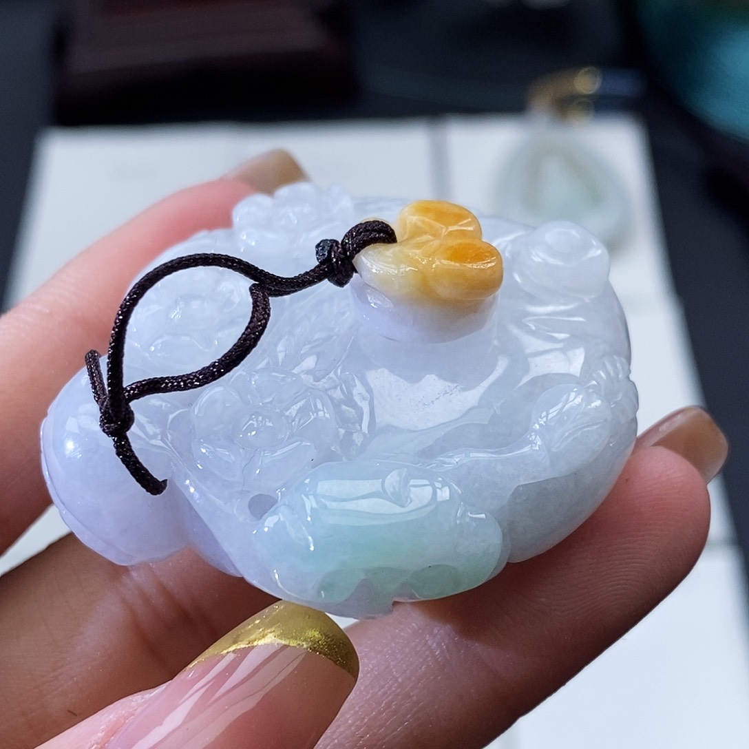 翡翠颈饰未镶嵌邻**姐翡翠