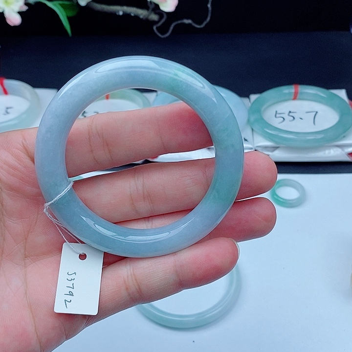 翡翠手镯未镶嵌55-56圆条