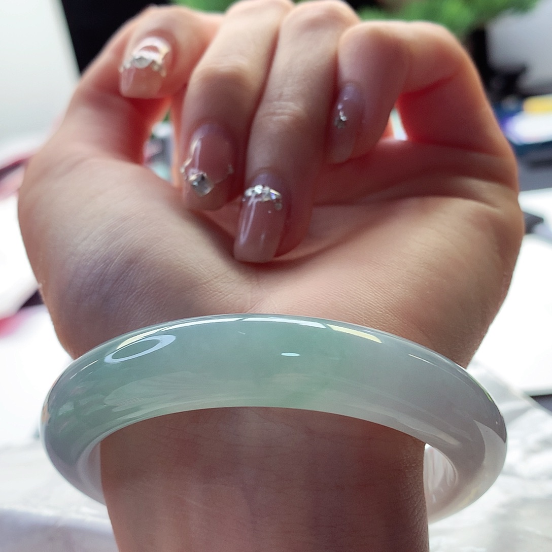 翡翠手镯未镶嵌天然翡翠55-56晴蓝水渐变色